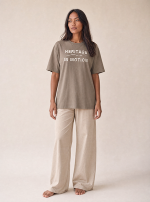 Coast Anthem Tee in Sand with ivory Heritage in Motion print, front on model